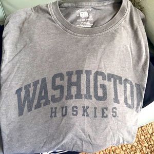 Washington Huskies long sleeve T-shirt size medium men’s